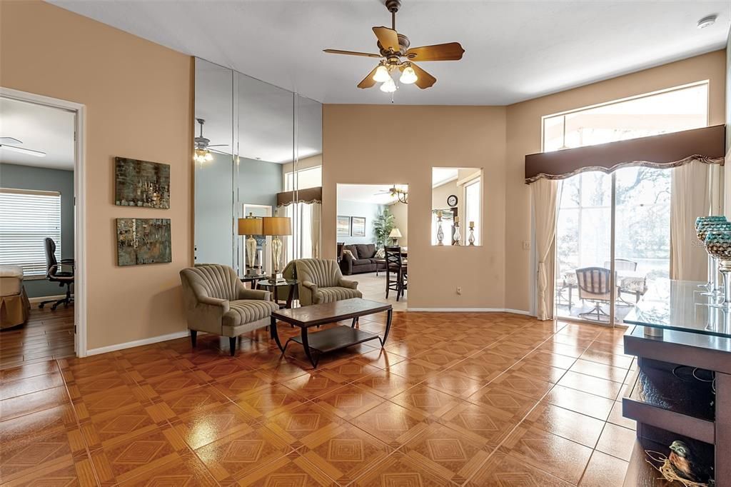 For Sale: $449,900 (4 beds, 2 baths, 1933 Square Feet)