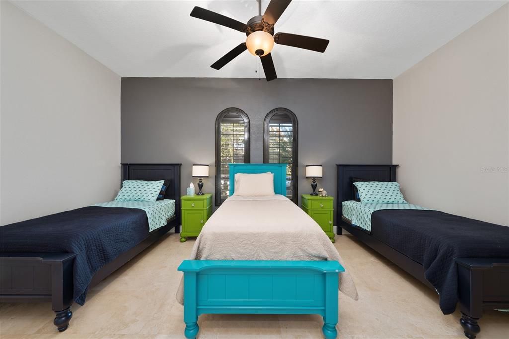 En Venta: $1,629,000 (5 camas, 3 baños, 3967 Pies cuadrados)