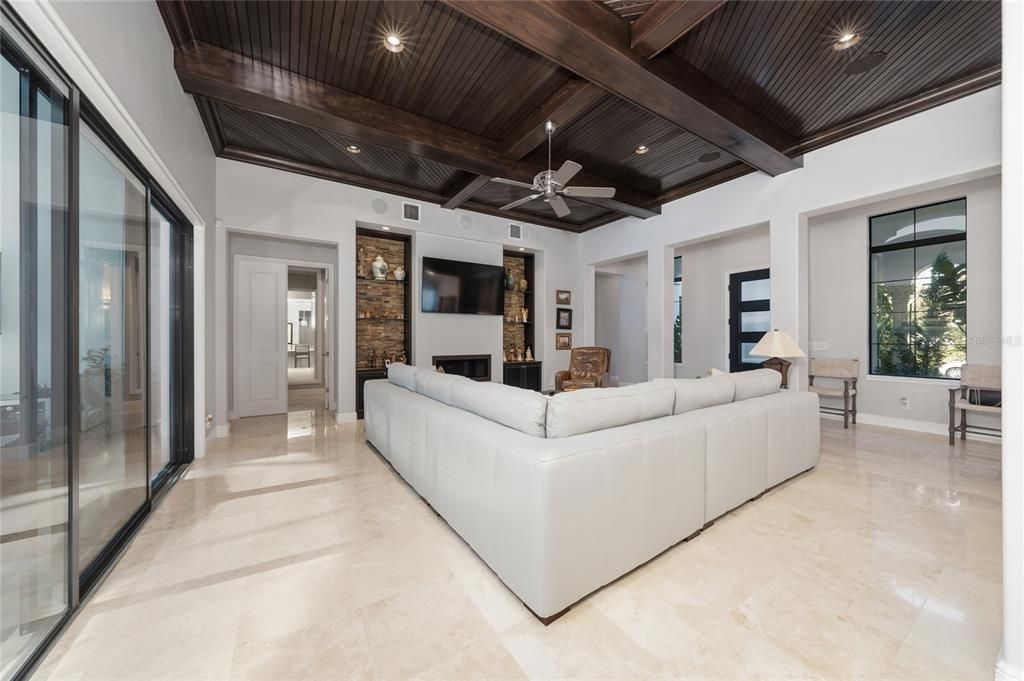 En Venta: $1,629,000 (5 camas, 3 baños, 3967 Pies cuadrados)