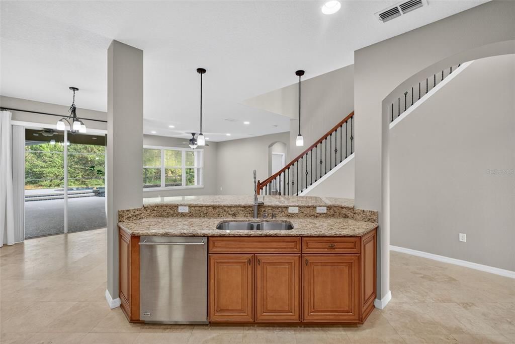 Под контрактом: $575,000 (5 спален, 4 ванн, 3360 Квадратных фут)