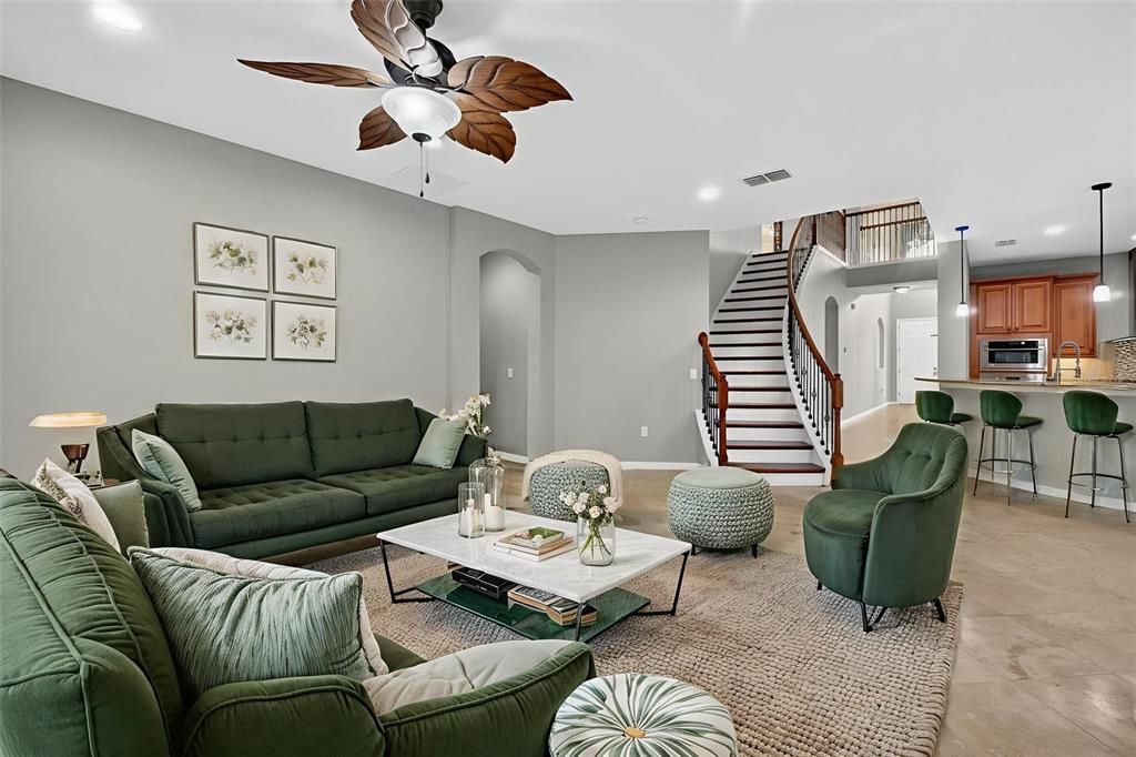 Под контрактом: $575,000 (5 спален, 4 ванн, 3360 Квадратных фут)