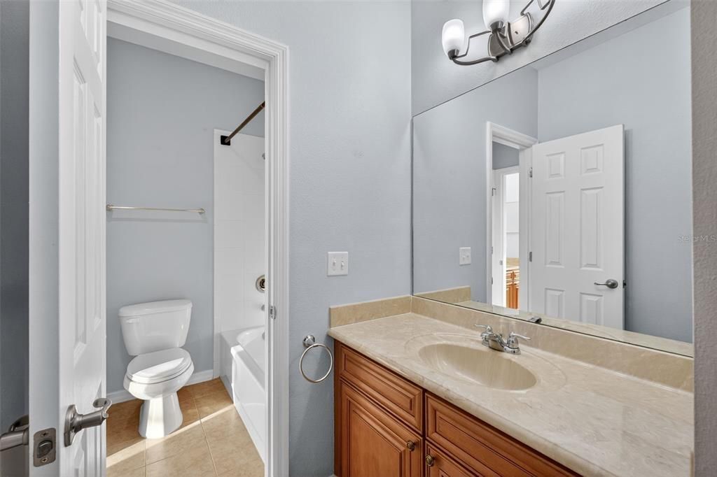 Под контрактом: $575,000 (5 спален, 4 ванн, 3360 Квадратных фут)