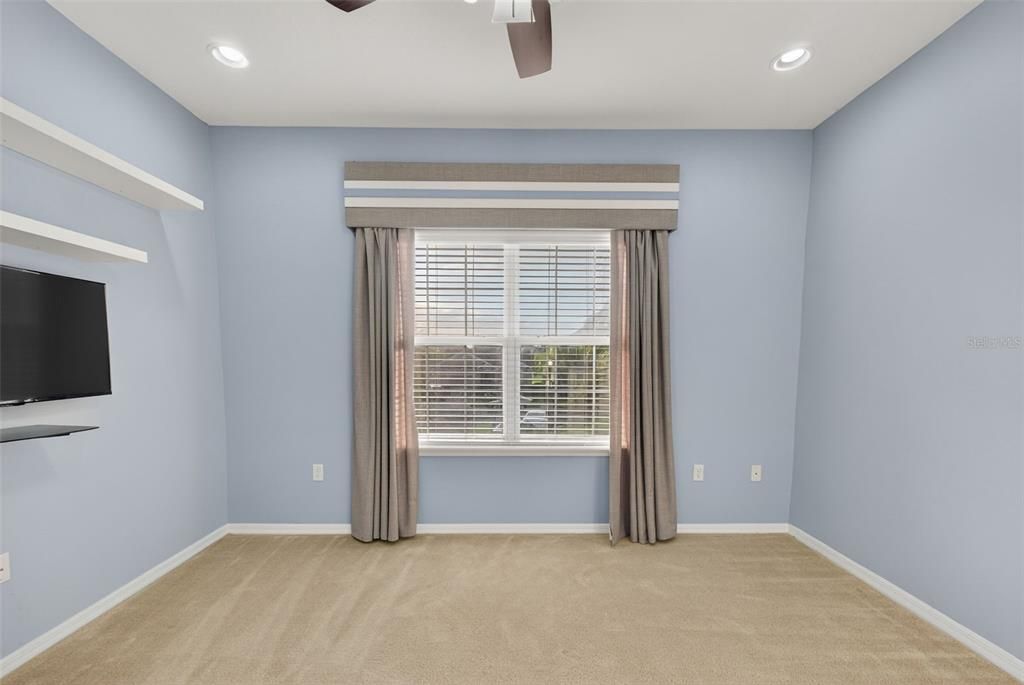 Под контрактом: $575,000 (5 спален, 4 ванн, 3360 Квадратных фут)