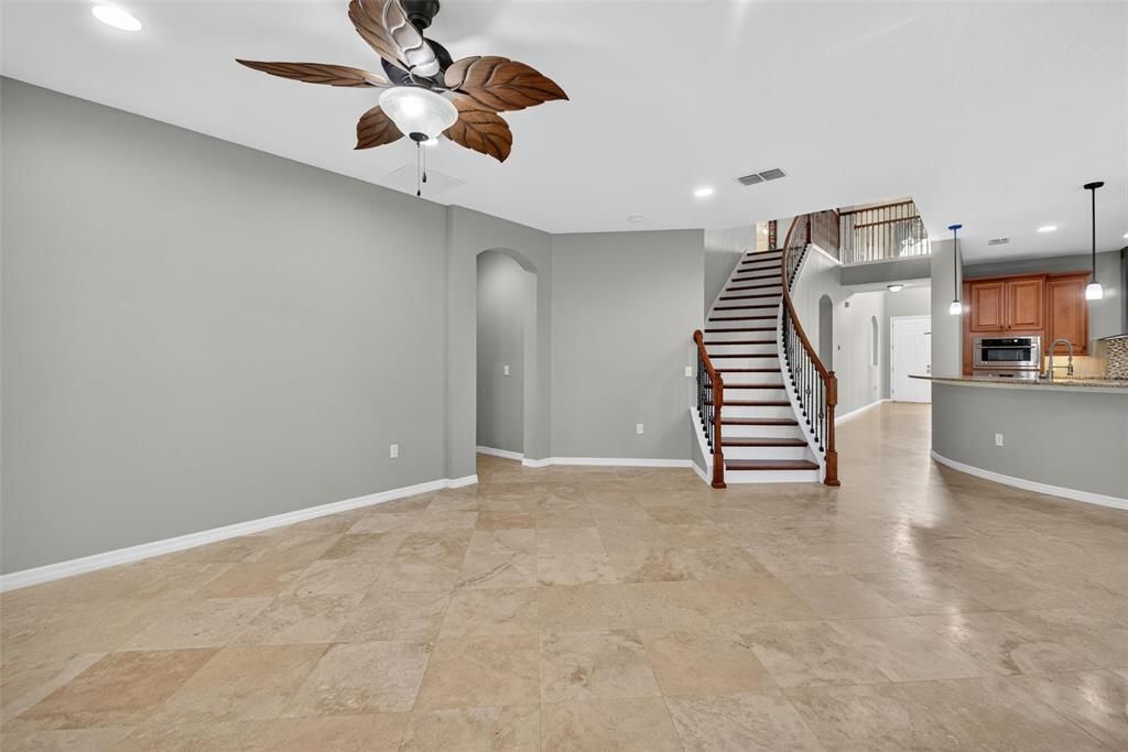 Под контрактом: $575,000 (5 спален, 4 ванн, 3360 Квадратных фут)