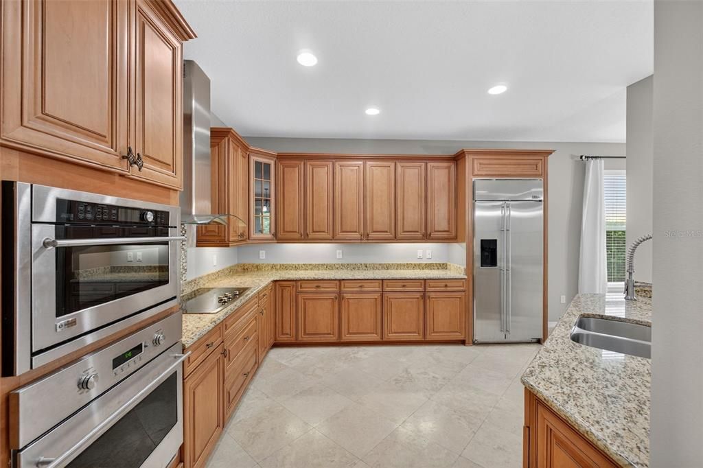 Под контрактом: $575,000 (5 спален, 4 ванн, 3360 Квадратных фут)