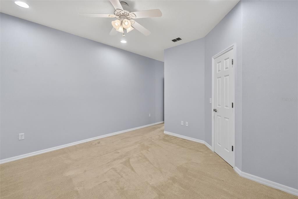 Под контрактом: $575,000 (5 спален, 4 ванн, 3360 Квадратных фут)