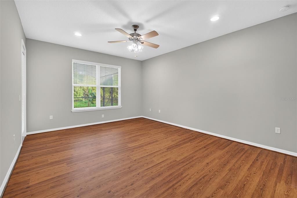 Под контрактом: $575,000 (5 спален, 4 ванн, 3360 Квадратных фут)