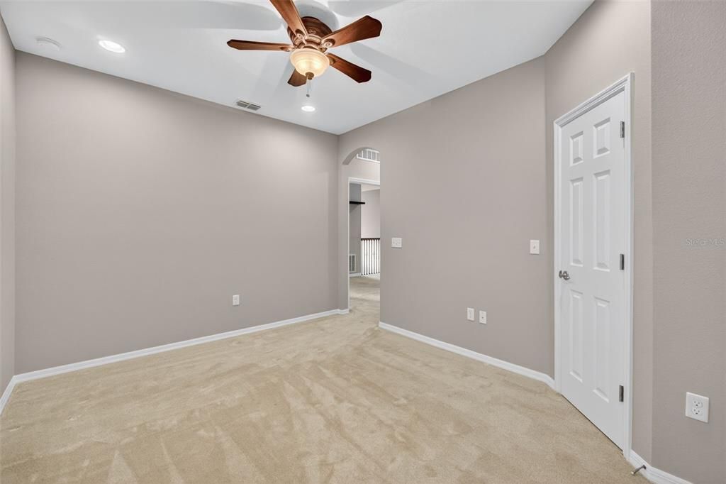 Под контрактом: $575,000 (5 спален, 4 ванн, 3360 Квадратных фут)