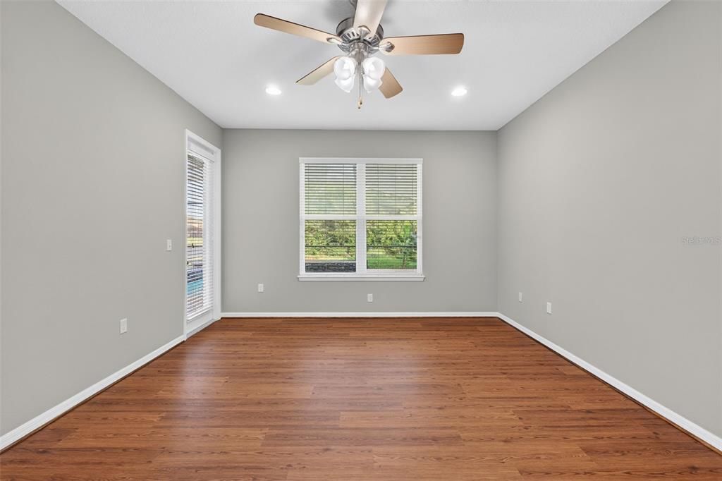 Под контрактом: $575,000 (5 спален, 4 ванн, 3360 Квадратных фут)