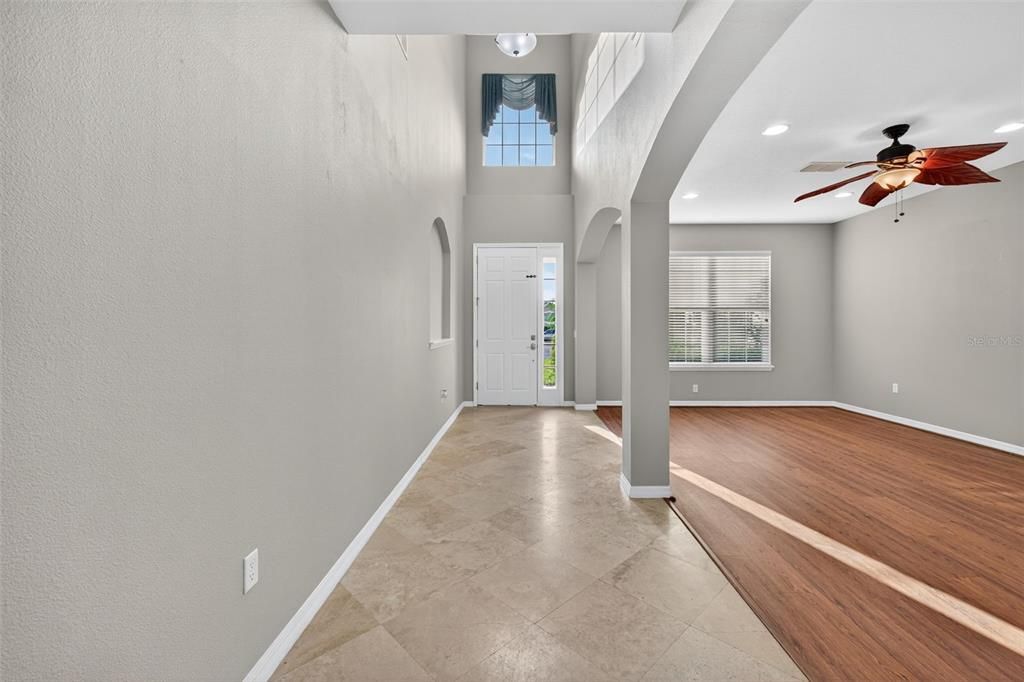 Под контрактом: $575,000 (5 спален, 4 ванн, 3360 Квадратных фут)