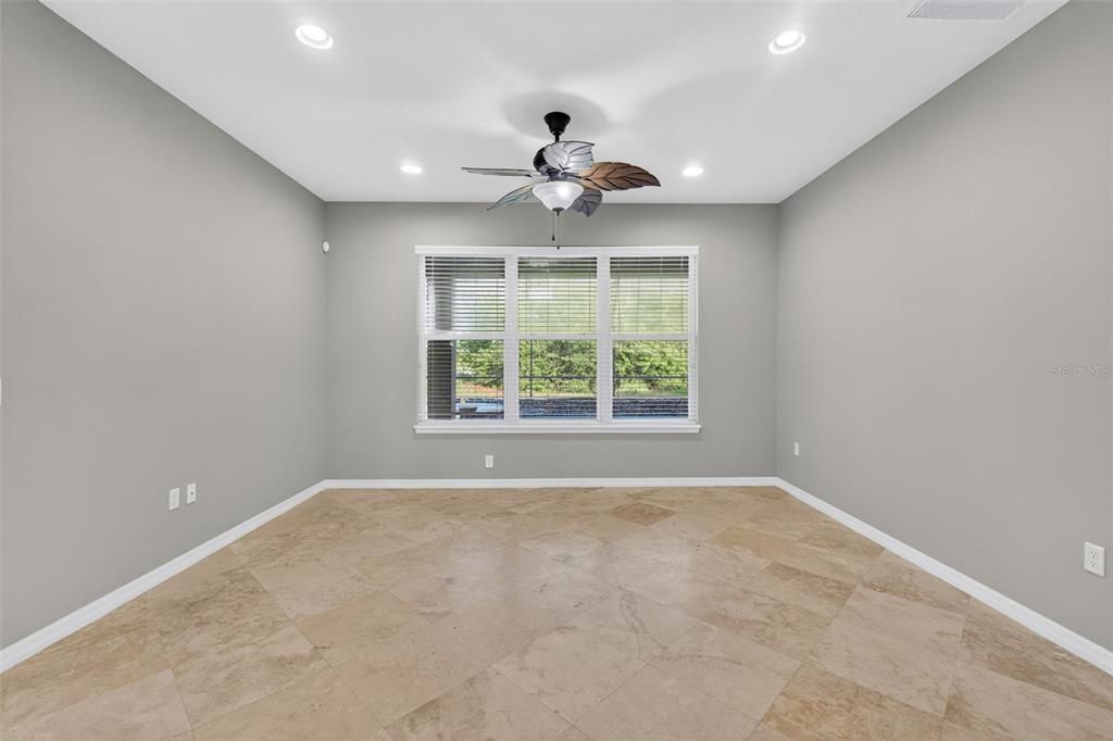 Под контрактом: $575,000 (5 спален, 4 ванн, 3360 Квадратных фут)