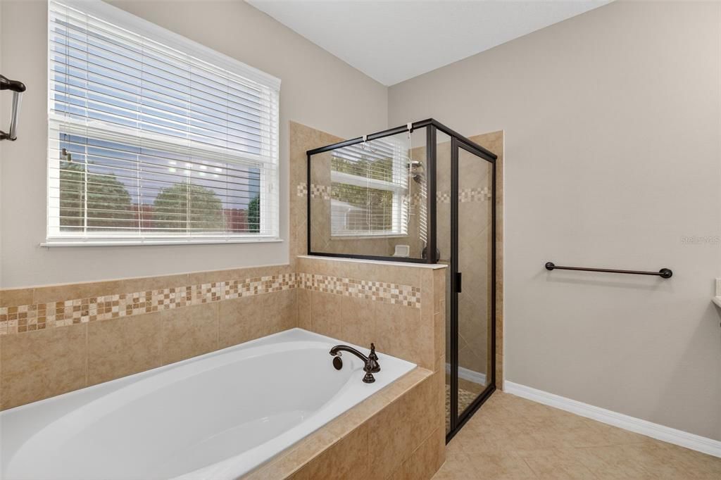 Под контрактом: $575,000 (5 спален, 4 ванн, 3360 Квадратных фут)