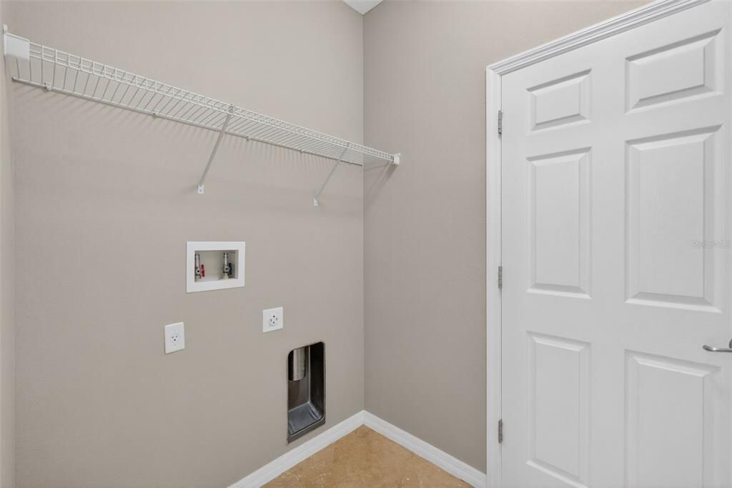 Под контрактом: $575,000 (5 спален, 4 ванн, 3360 Квадратных фут)