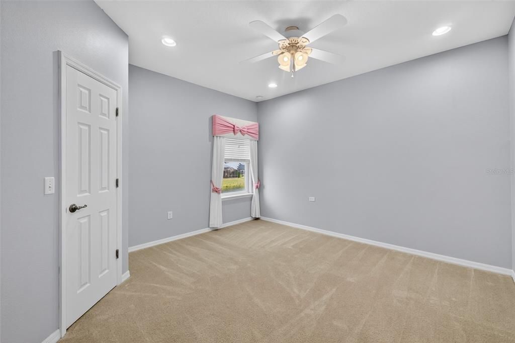 Под контрактом: $575,000 (5 спален, 4 ванн, 3360 Квадратных фут)