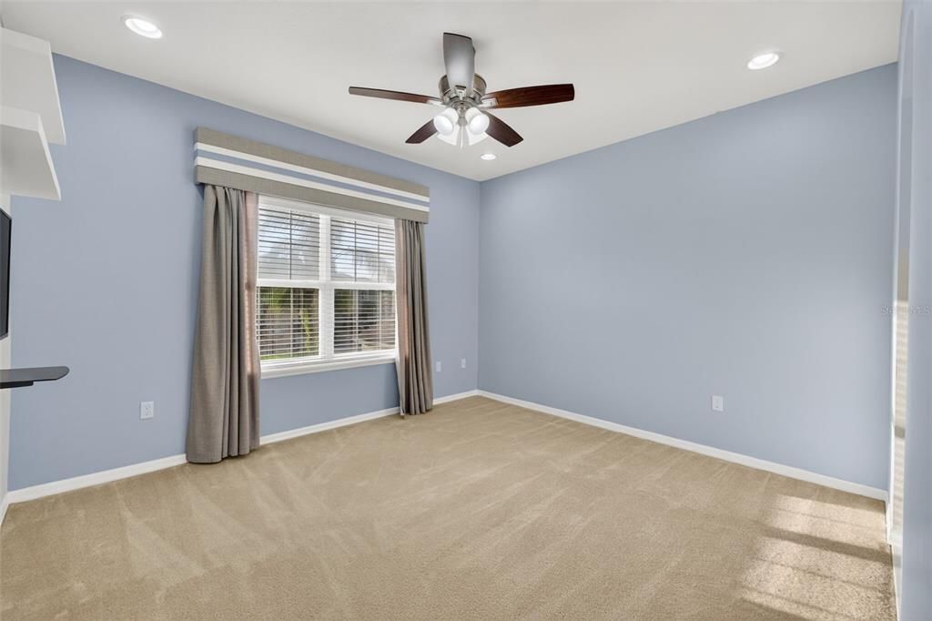 Под контрактом: $575,000 (5 спален, 4 ванн, 3360 Квадратных фут)