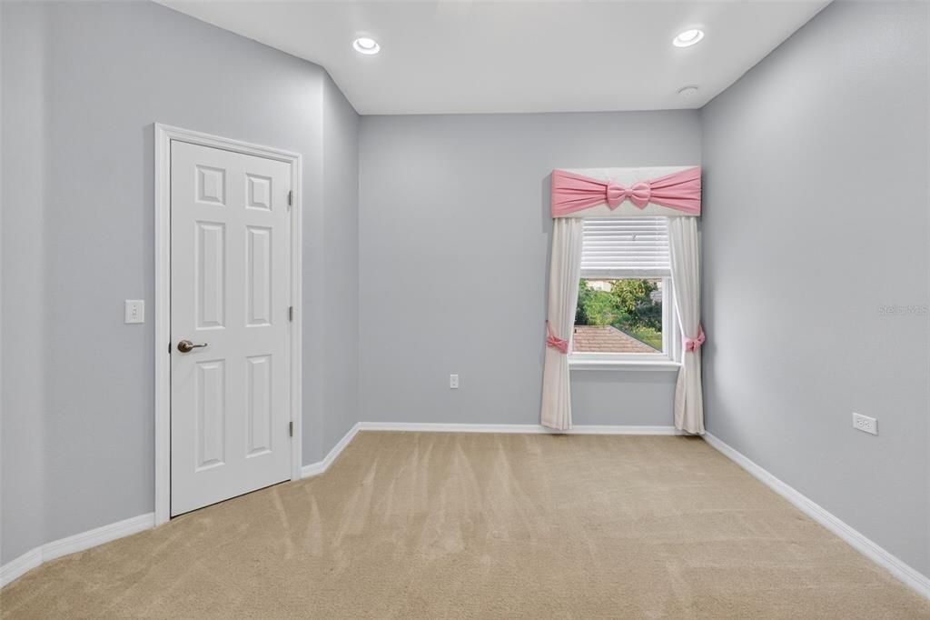 Под контрактом: $575,000 (5 спален, 4 ванн, 3360 Квадратных фут)