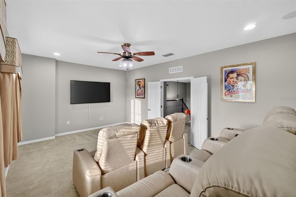 Под контрактом: $575,000 (5 спален, 4 ванн, 3360 Квадратных фут)