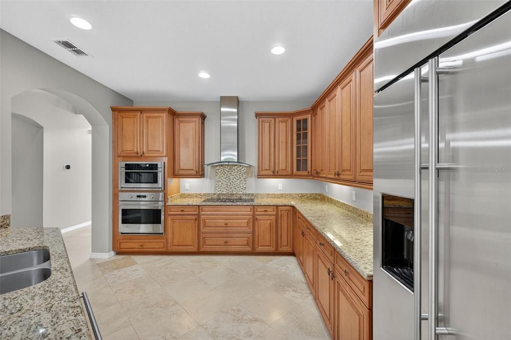 Под контрактом: $575,000 (5 спален, 4 ванн, 3360 Квадратных фут)