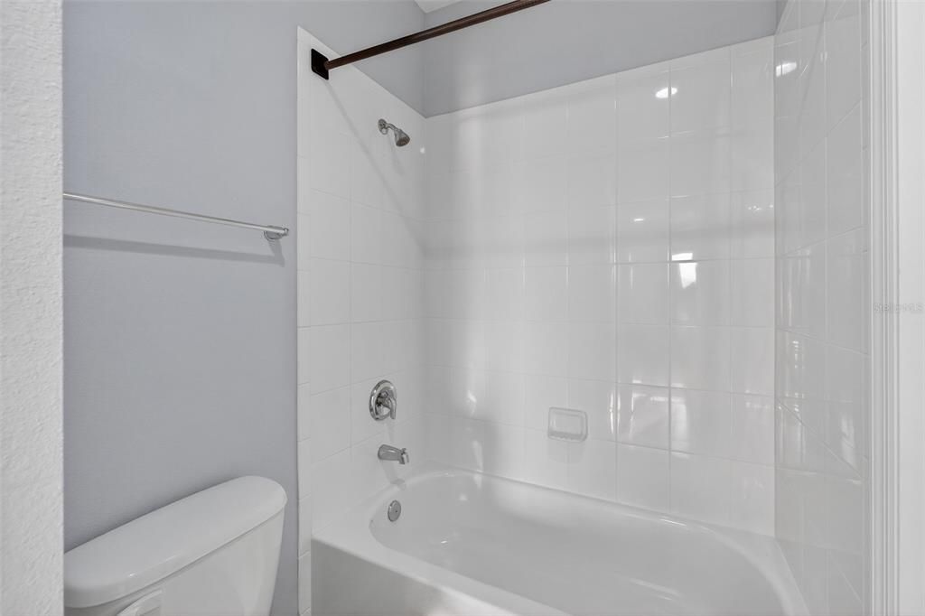 Под контрактом: $575,000 (5 спален, 4 ванн, 3360 Квадратных фут)