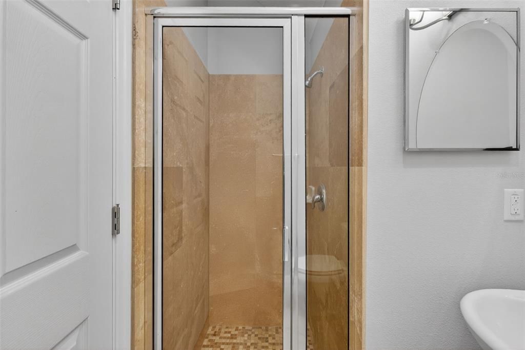 Под контрактом: $575,000 (5 спален, 4 ванн, 3360 Квадратных фут)