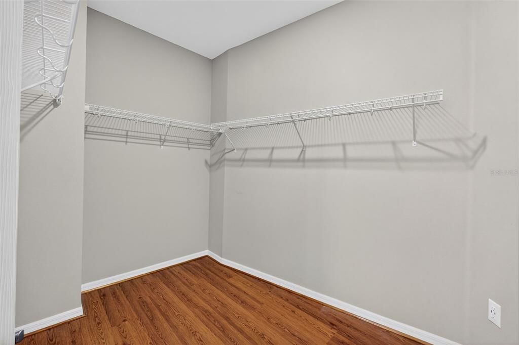 Под контрактом: $575,000 (5 спален, 4 ванн, 3360 Квадратных фут)