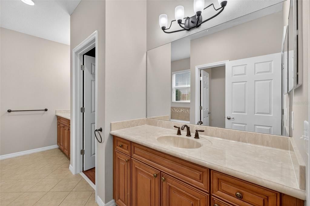 Под контрактом: $575,000 (5 спален, 4 ванн, 3360 Квадратных фут)