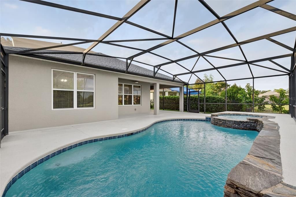 Под контрактом: $575,000 (5 спален, 4 ванн, 3360 Квадратных фут)