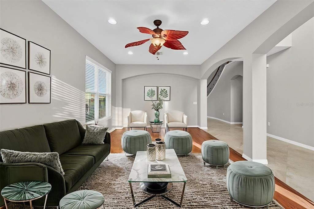 Под контрактом: $575,000 (5 спален, 4 ванн, 3360 Квадратных фут)