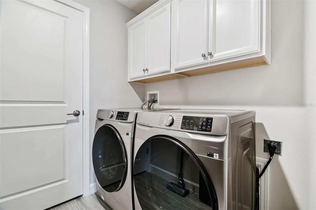 For Sale: $495,000 (3 beds, 2 baths, 2319 Square Feet)