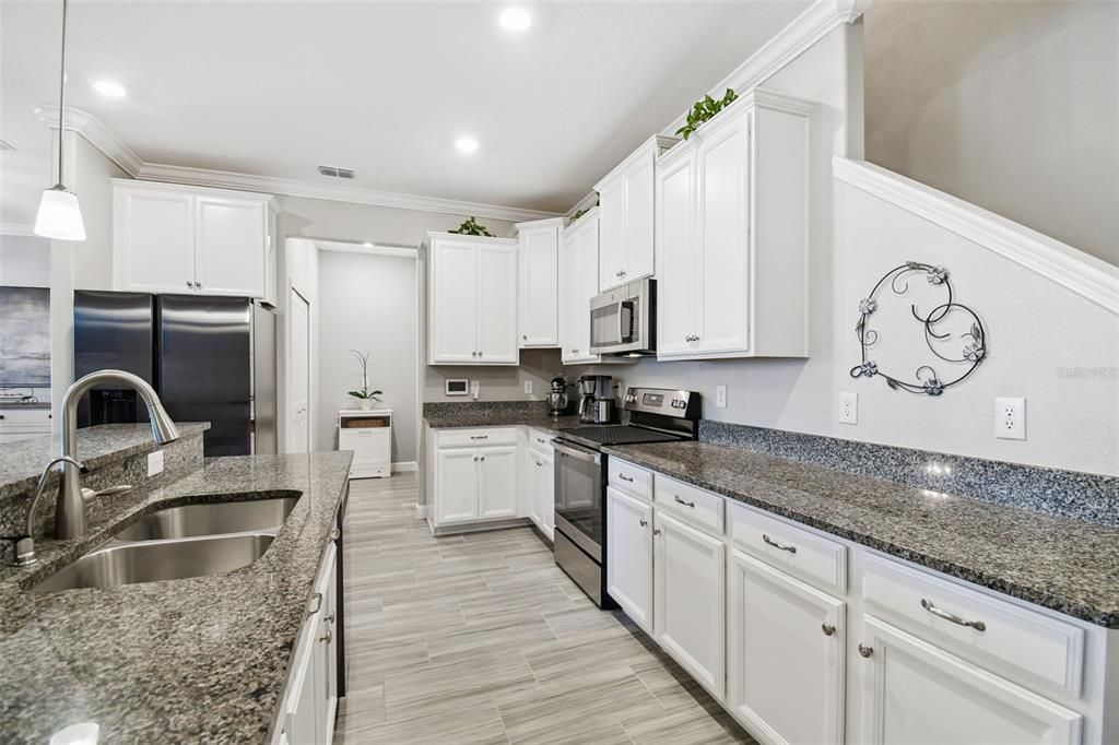 For Sale: $495,000 (3 beds, 2 baths, 2319 Square Feet)