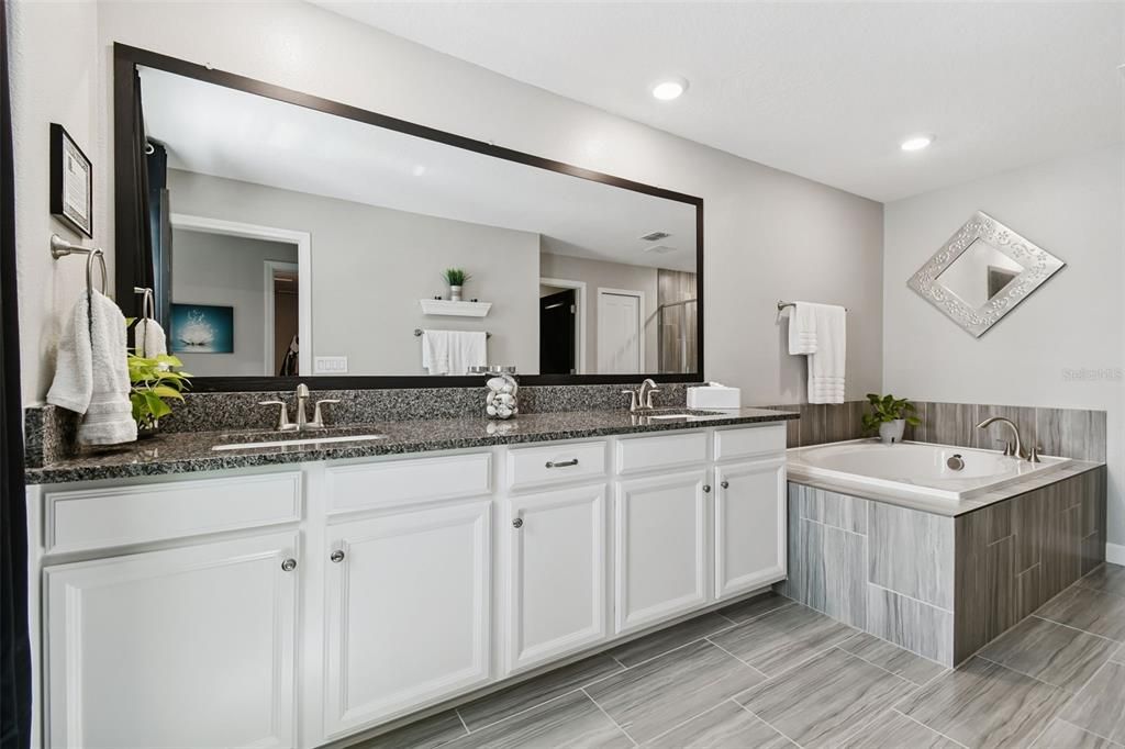 For Sale: $495,000 (3 beds, 2 baths, 2319 Square Feet)