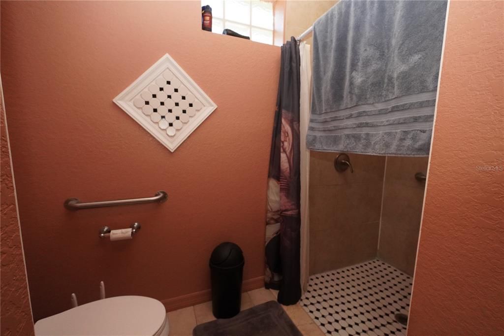 Active With Contract: $205,000 (4 beds, 2 baths, 1614 Square Feet)