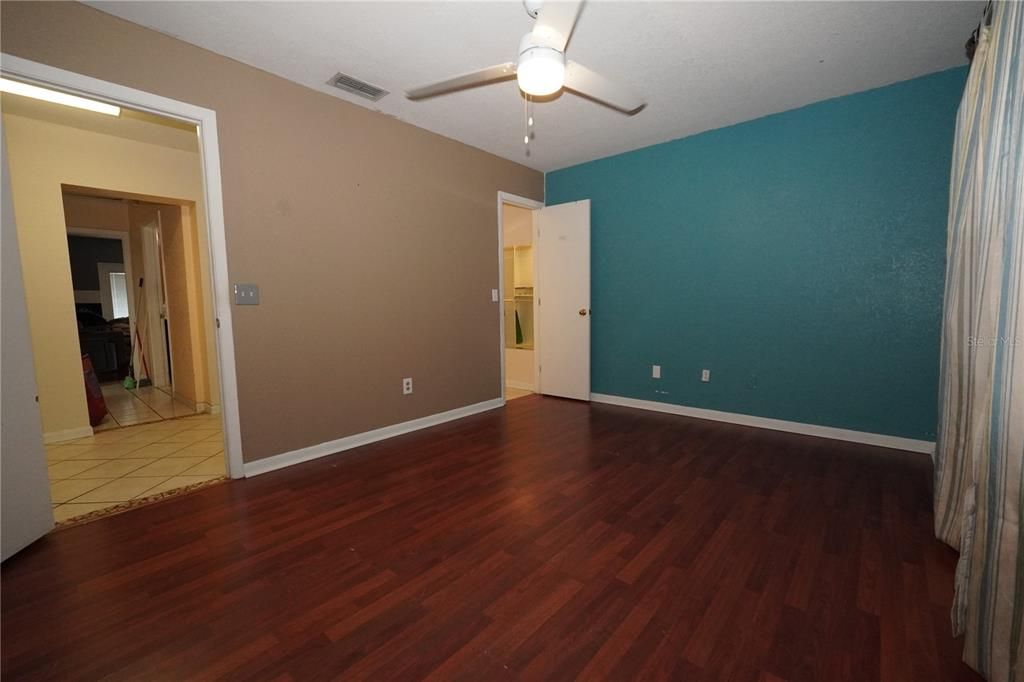 Active With Contract: $205,000 (4 beds, 2 baths, 1614 Square Feet)