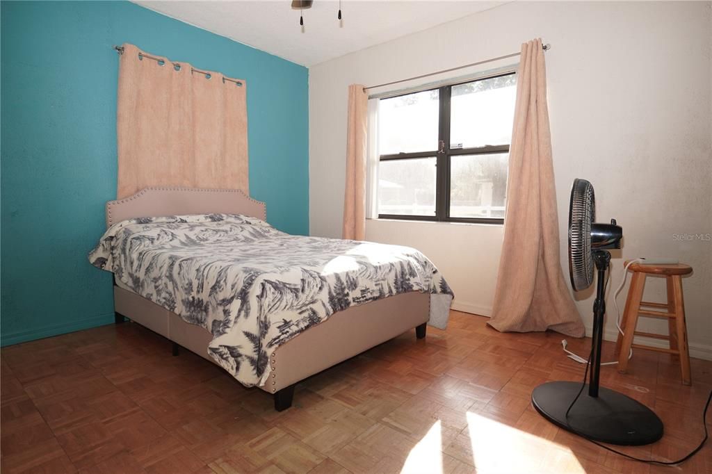 Active With Contract: $205,000 (4 beds, 2 baths, 1614 Square Feet)