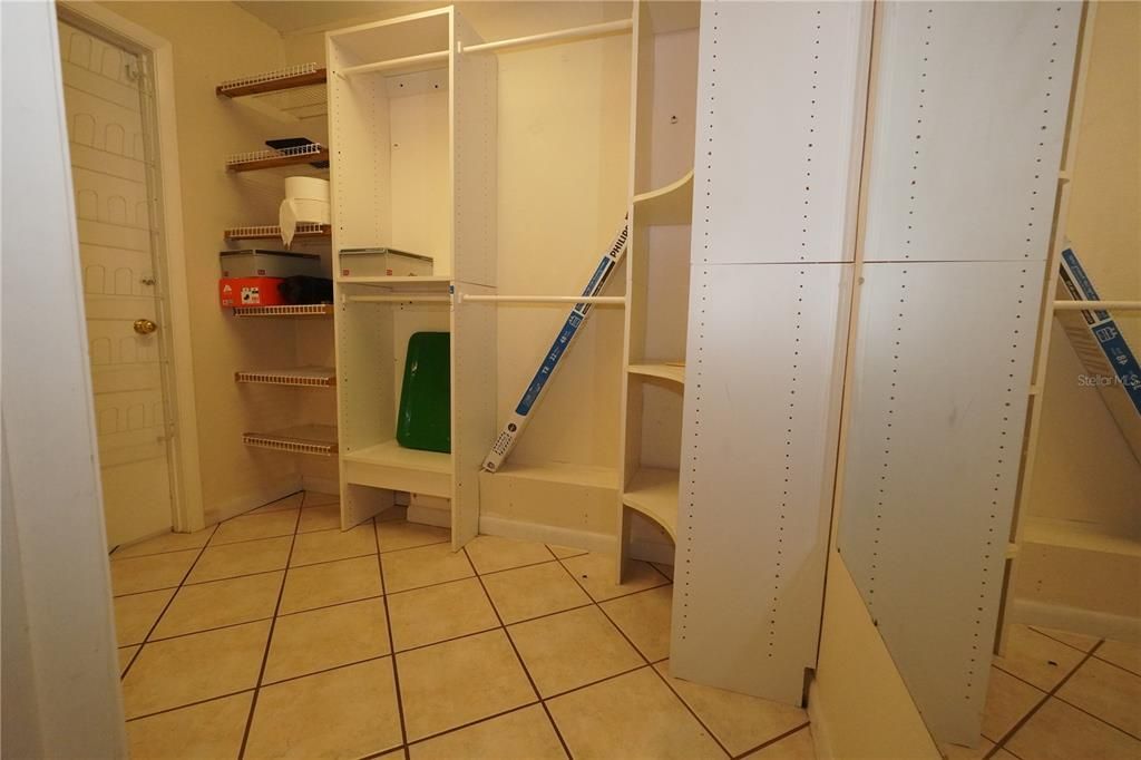 Active With Contract: $205,000 (4 beds, 2 baths, 1614 Square Feet)