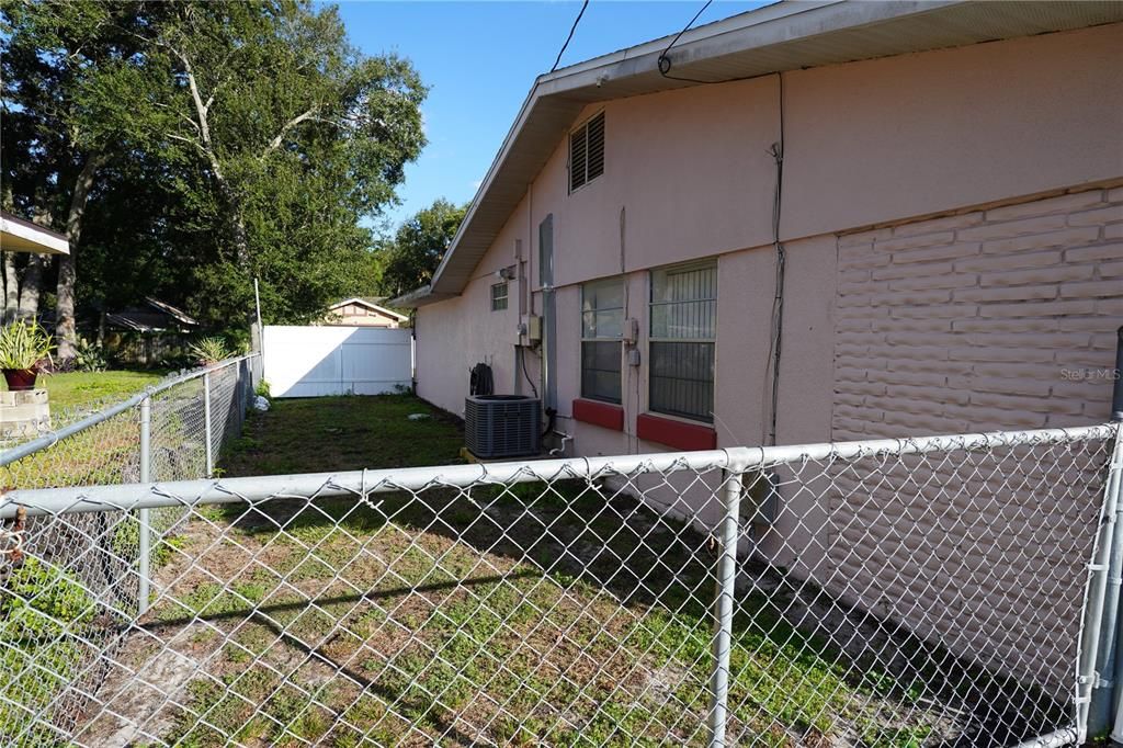 Active With Contract: $205,000 (4 beds, 2 baths, 1614 Square Feet)