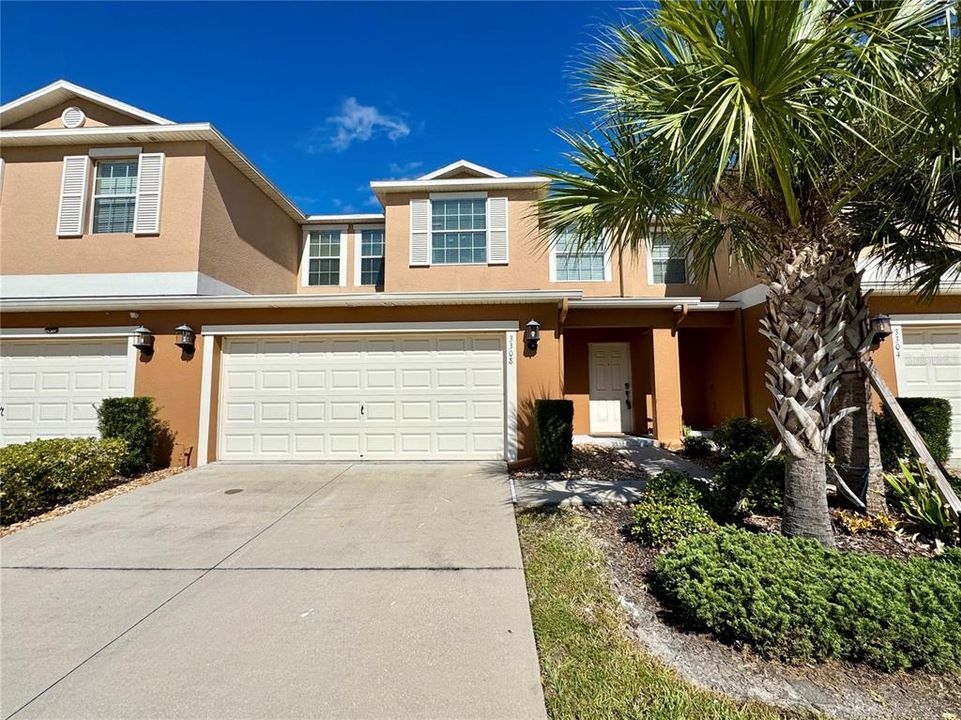 Под контрактом: $2,199 (4 спален, 2 ванн, 2068 Квадратных фут)