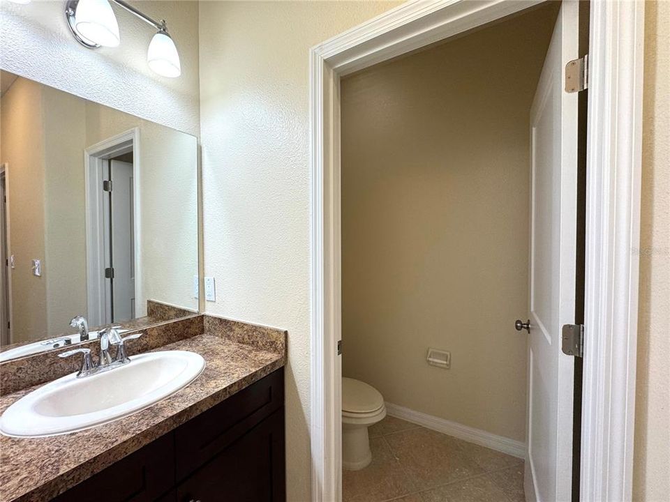 Под контрактом: $2,199 (4 спален, 2 ванн, 2068 Квадратных фут)