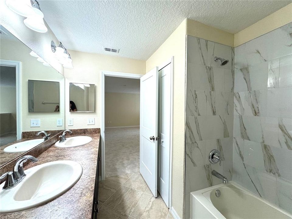 Под контрактом: $2,199 (4 спален, 2 ванн, 2068 Квадратных фут)