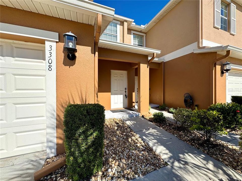 Под контрактом: $2,199 (4 спален, 2 ванн, 2068 Квадратных фут)