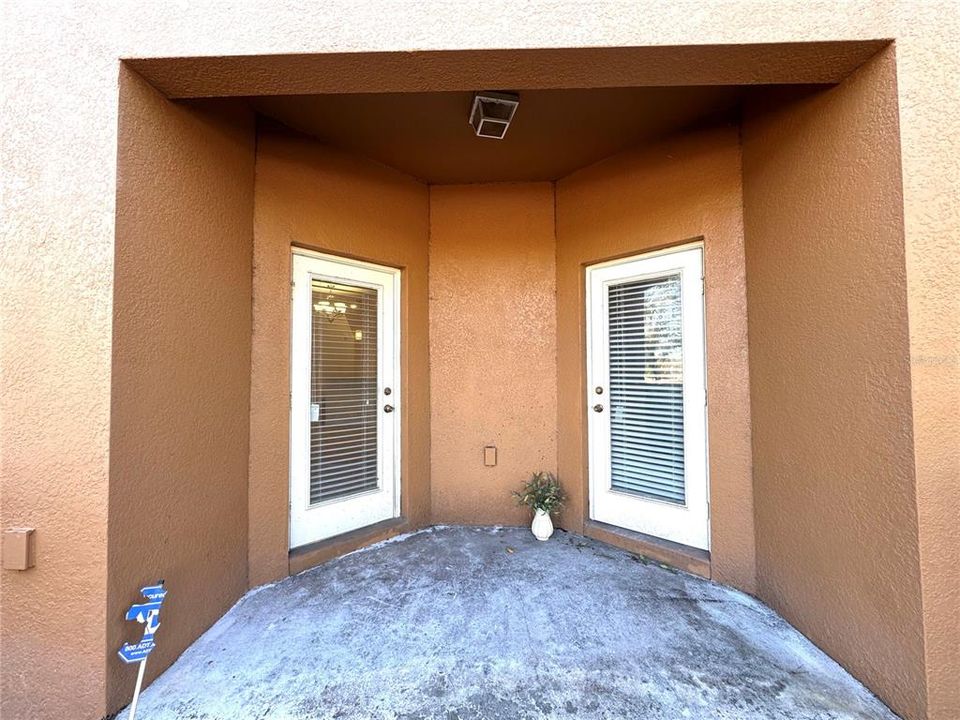 Под контрактом: $2,199 (4 спален, 2 ванн, 2068 Квадратных фут)