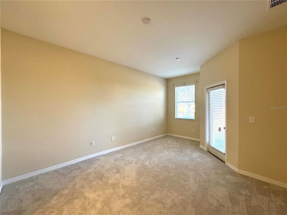 Под контрактом: $2,199 (4 спален, 2 ванн, 2068 Квадратных фут)