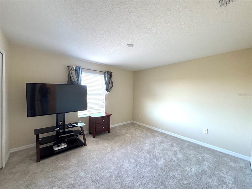 Под контрактом: $2,199 (4 спален, 2 ванн, 2068 Квадратных фут)