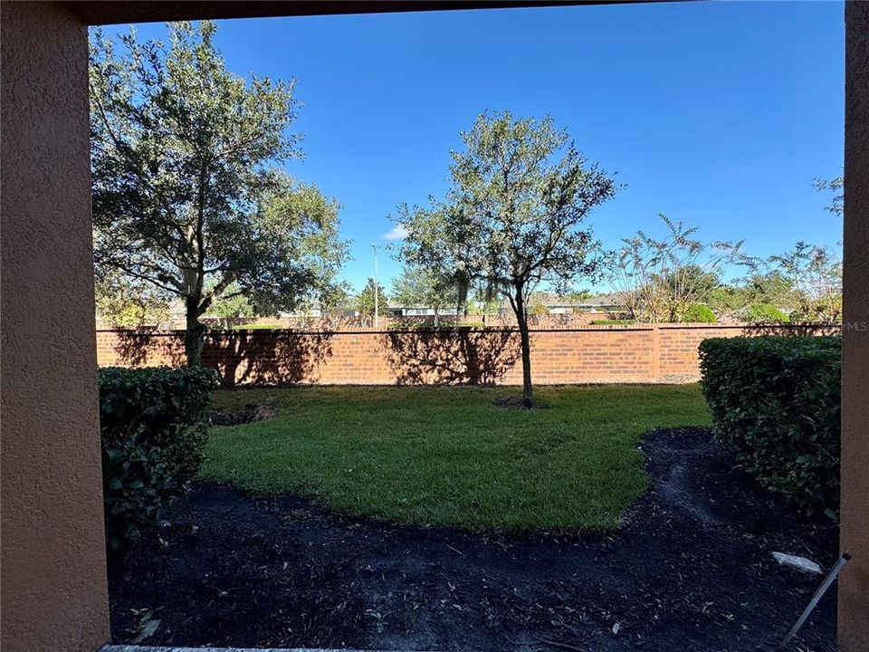 Под контрактом: $2,199 (4 спален, 2 ванн, 2068 Квадратных фут)