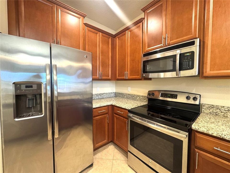 Под контрактом: $2,199 (4 спален, 2 ванн, 2068 Квадратных фут)