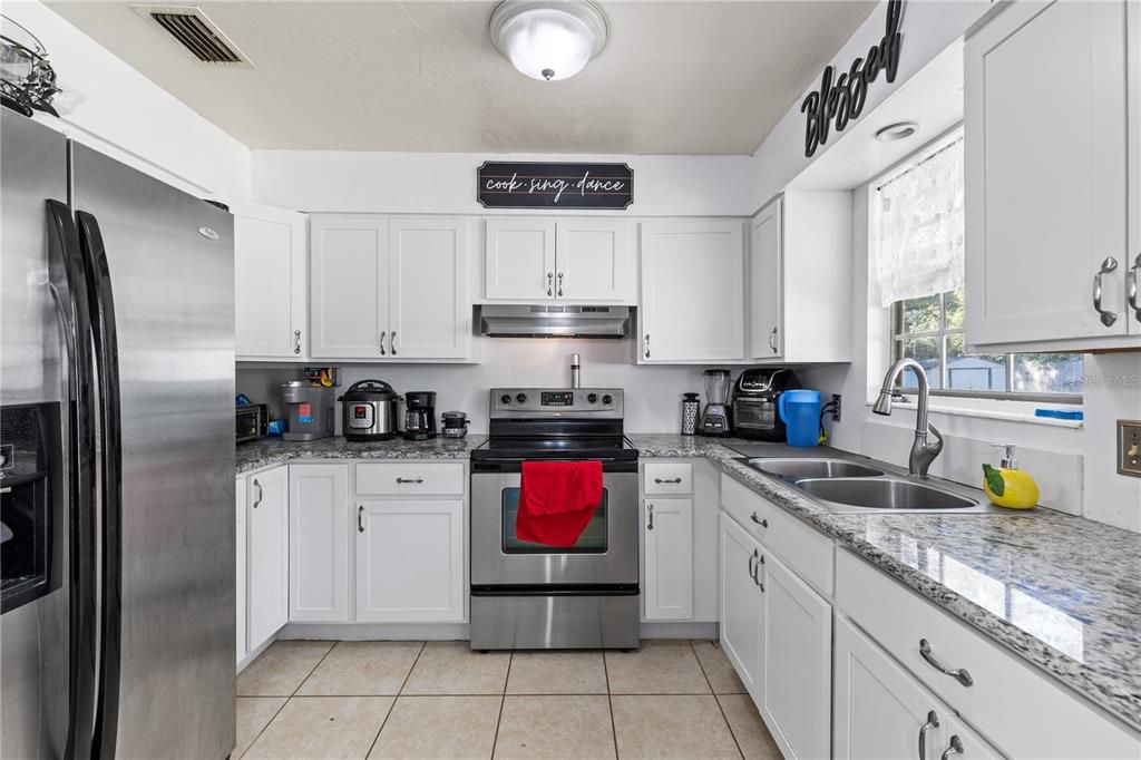 For Sale: $226,900 (3 beds, 2 baths, 1066 Square Feet)