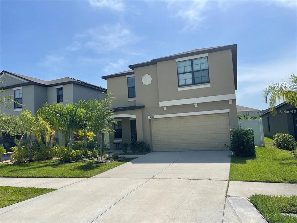 For Rent: $2,700 (5 beds, 2 baths, 2264 Square Feet)