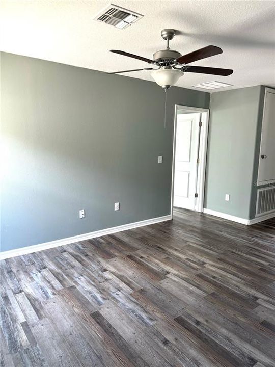 For Rent: $2,700 (5 beds, 2 baths, 2264 Square Feet)