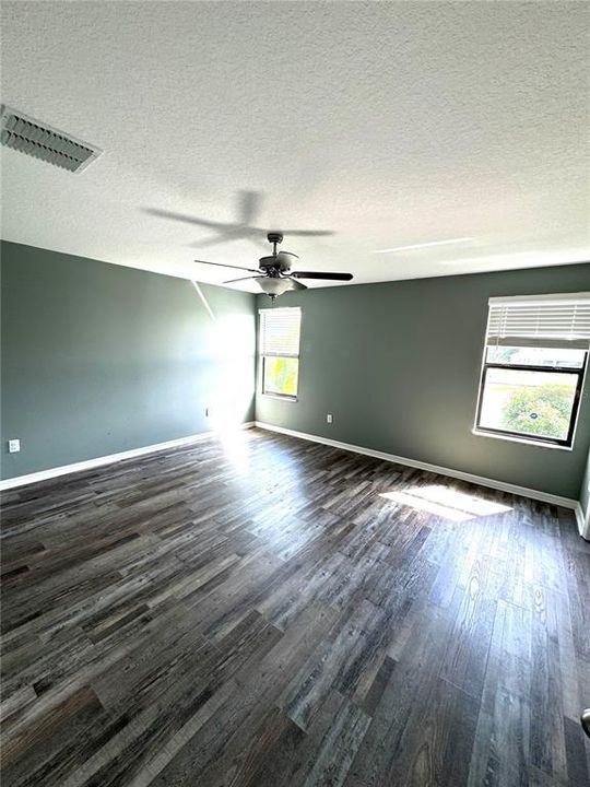 For Rent: $2,700 (5 beds, 2 baths, 2264 Square Feet)