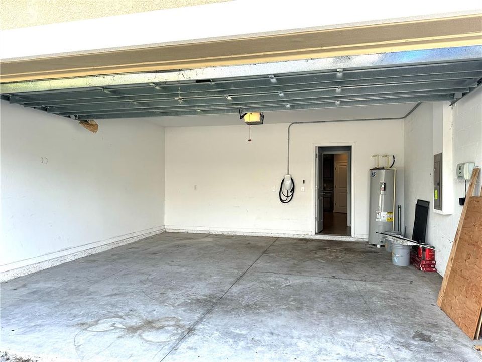 For Rent: $2,700 (5 beds, 2 baths, 2264 Square Feet)